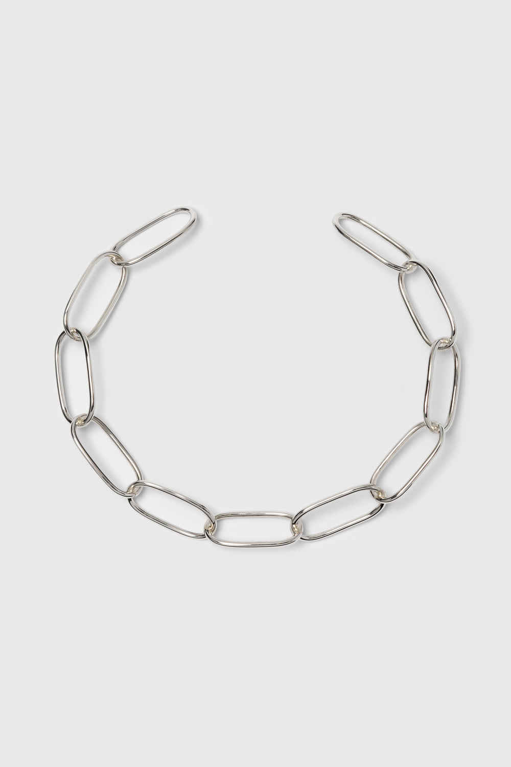 Statement neckpiece made from bold link chains with a high gloss finish. Silver jewelry handmade in Berlin.