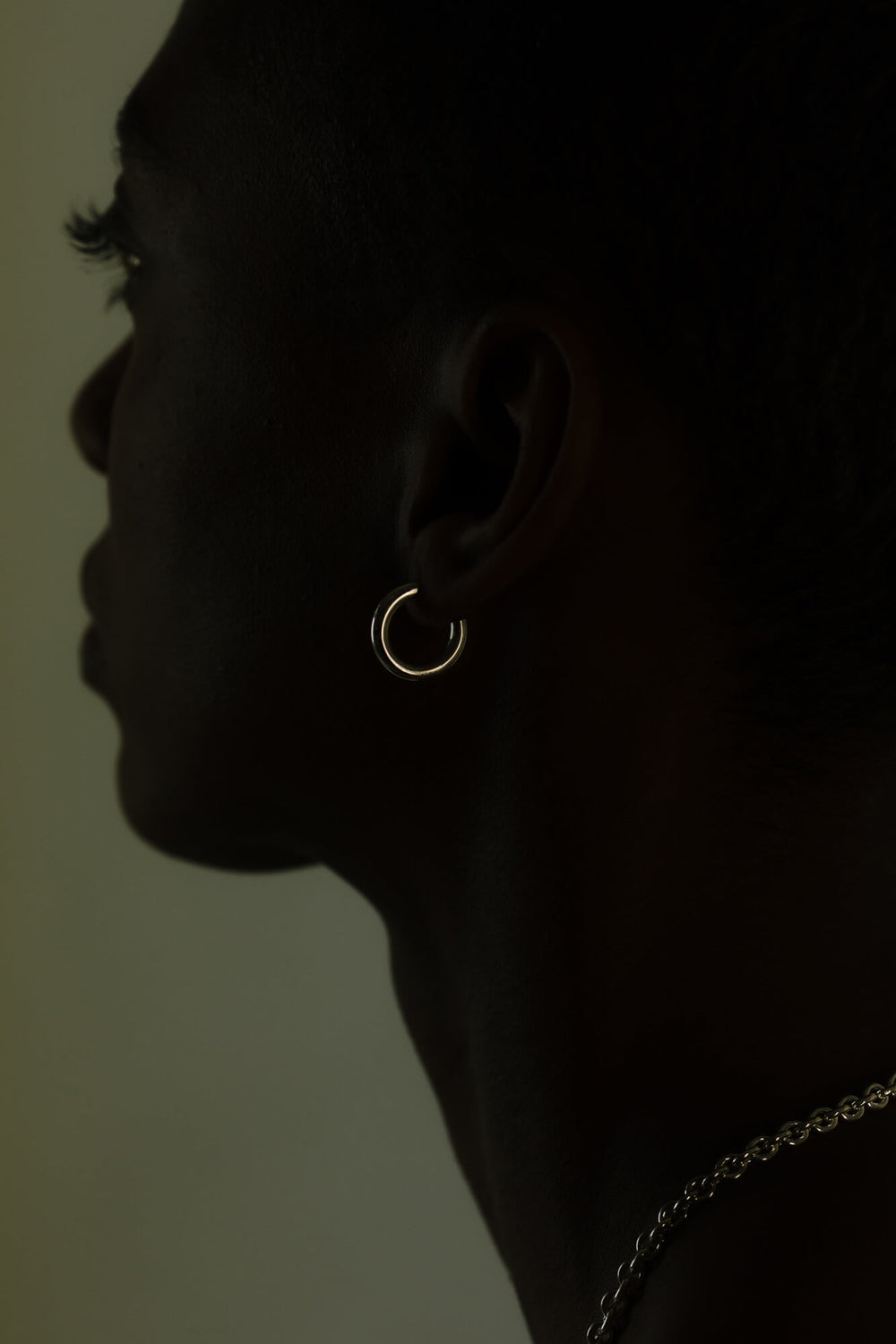Small hoop earrings made of a bold silver wire. Fine jewelry handmade in Berlin.