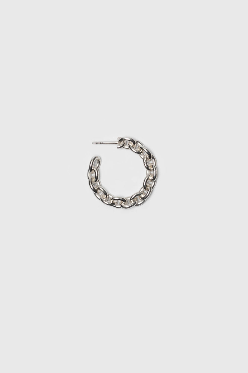Link chain earring with a high gloss finish. Single piece. Fine jewelry handmade in Berlin.